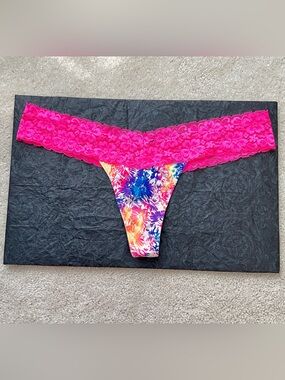 2013 Victoria’s Secret PINK Tie Dye Lace Trim Extra Low Rise Thong Panties Large